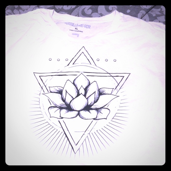 LOTUS FLOWER TEE SHIRT 👚🦋🌸🌷🌺🌹🌟 - Picture 1 of 3